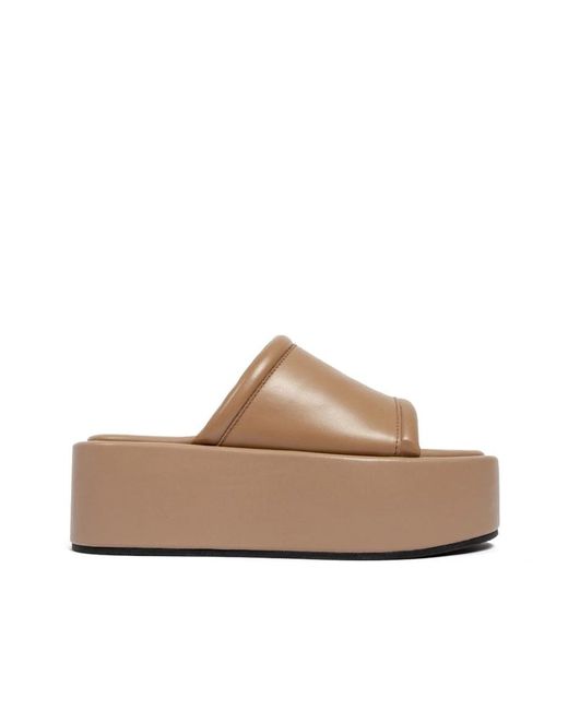 L37 Brown Sliders