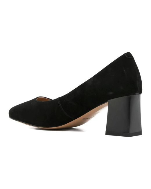 Linda Baumann Black Pumps