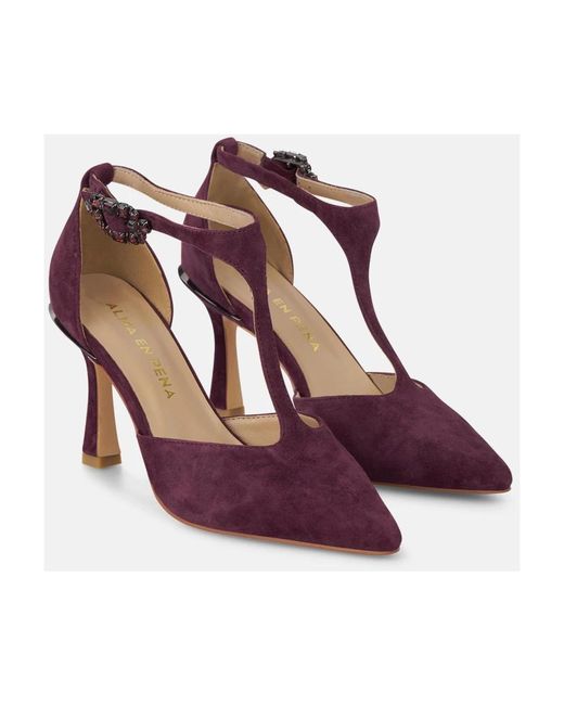 Alma En Pena. Purple Pumps