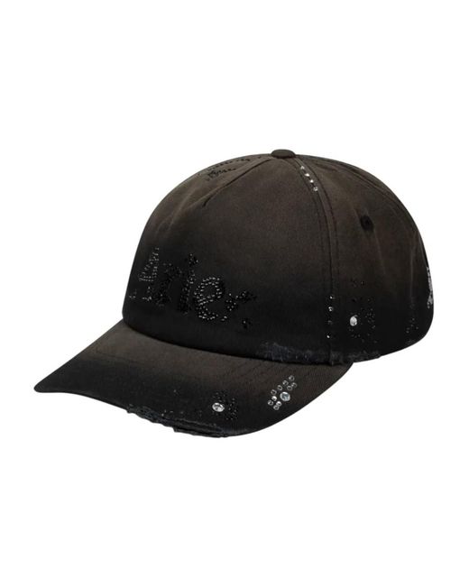 Caps di Aries in Black