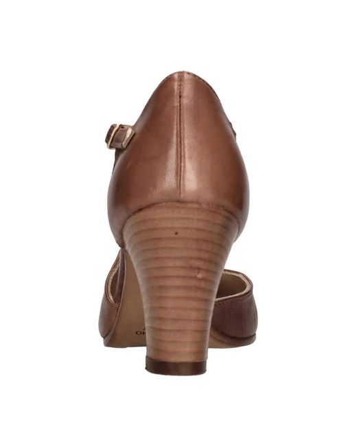JP/DAVID Brown Pumps