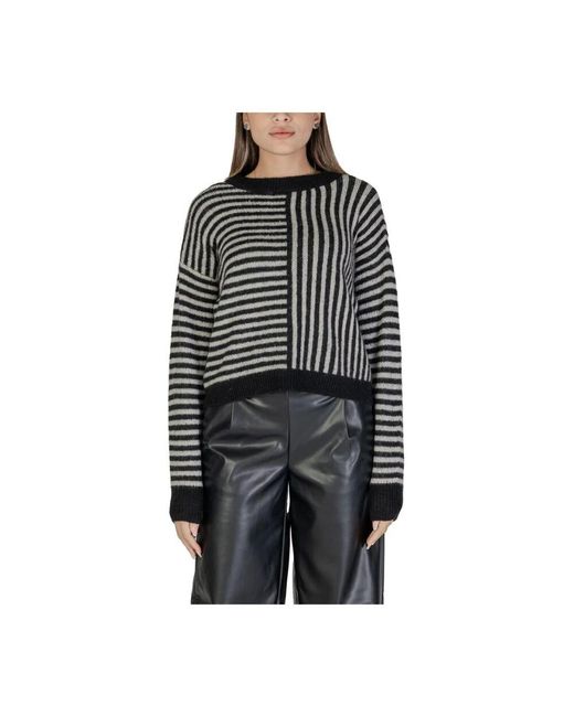 Vero Moda Black Schwarzer und weißer pullover aus recyceltem polyester