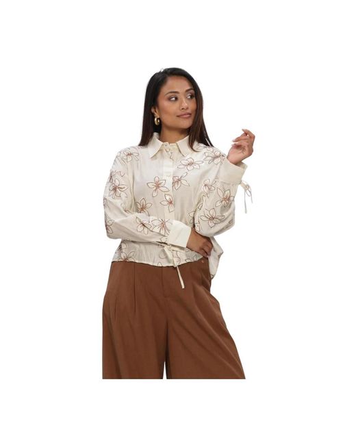 Nukus Bailey Blouse Flower in het Brown