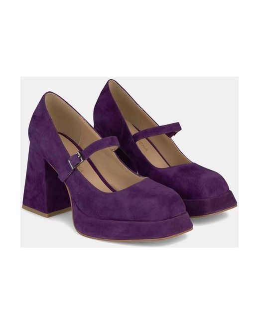 Alma En Pena. Purple Pumps