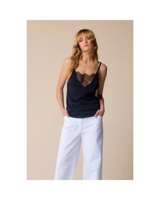 Kocca Sleeveless Tops in het Black