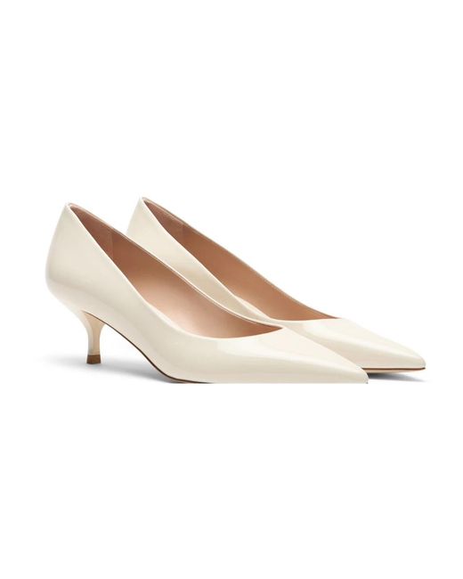 Pumps Stuart Weitzman en coloris Natural