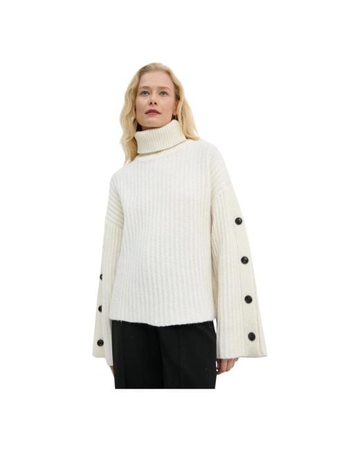 Won Hundred Coltrui in het White