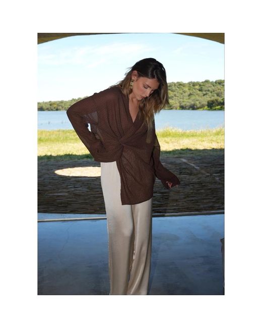 GUAJA. Blouses in het Brown