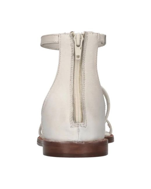 Flat Sandals di Emanuélle Vee in White