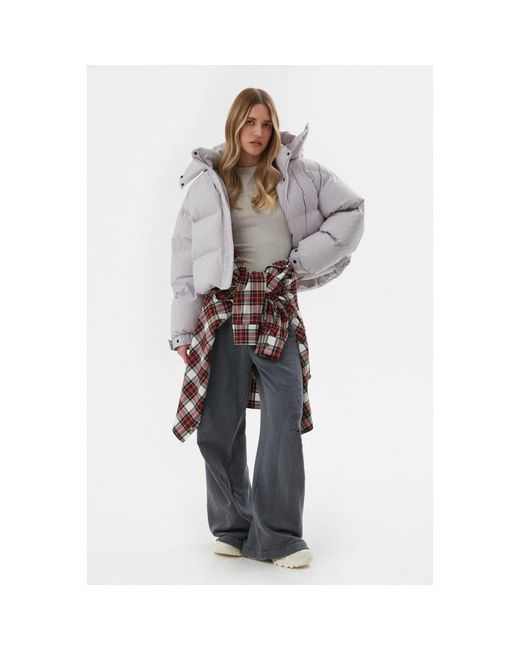 Down Jackets ESTRO en coloris Gray