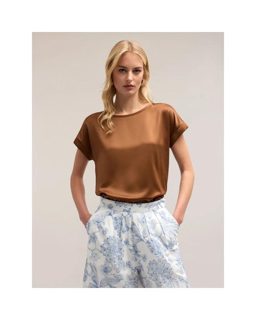 T-Shirts mötivi de color Brown