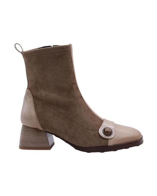 Heeled Boots Hispanitas de color Brown