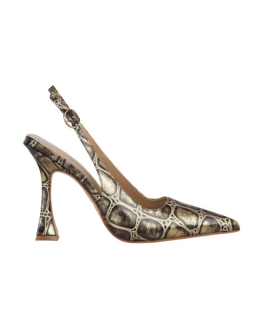 Alma En Pena. Metallic Pumps
