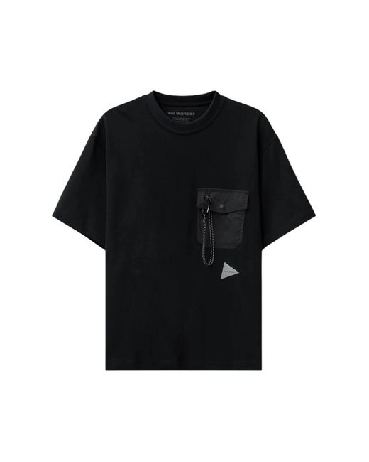 And Wander Tops ,Zwart ,Katoen Avontuurlijk T-Shirt Met Karabijnzak in het Black voor heren
