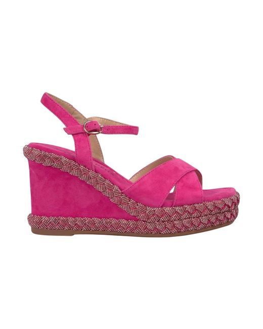 Alma En Pena. Pink Geflochtener keilabsatz mit perlen