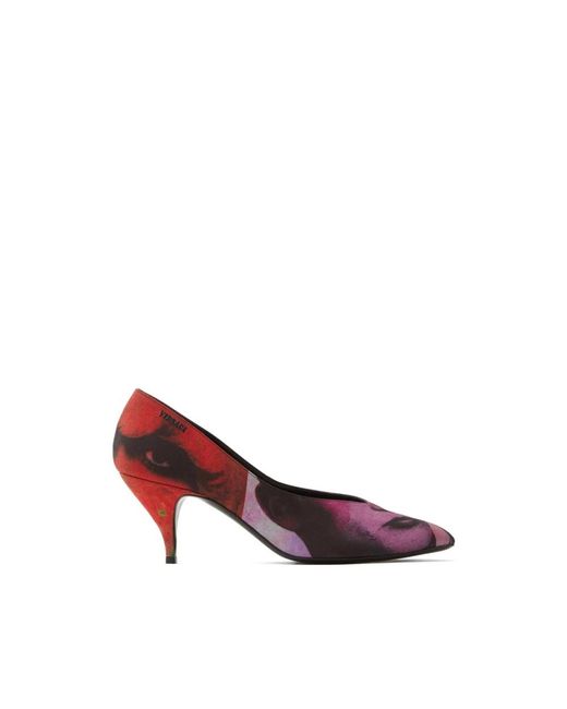 Versace Face Print Pointed Toe Pump in het Red