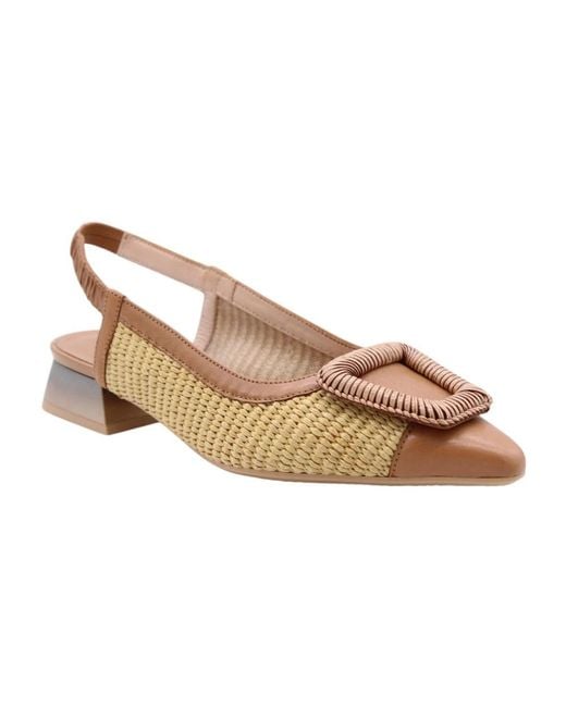 Hispanitas Brown Pumps