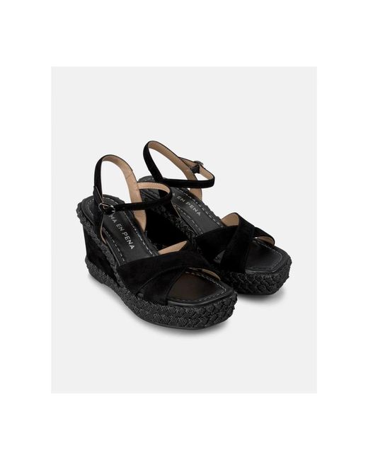 Alma En Pena. Black Wedges