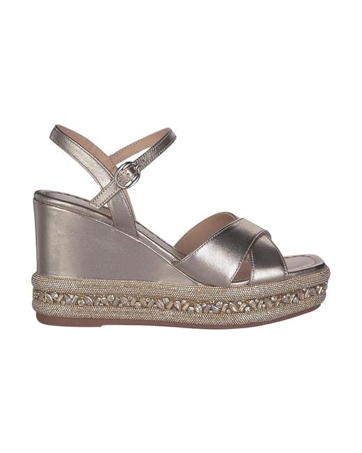 Wedges di Alma En Pena. in Gray