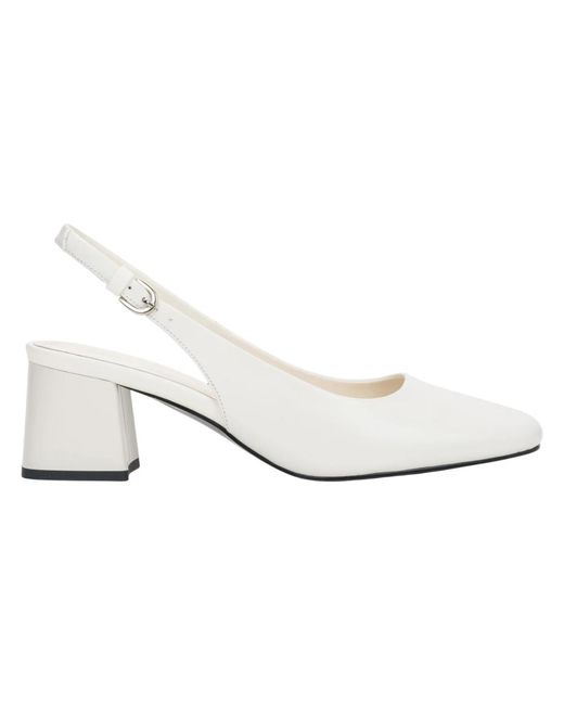 Pumps di ESTRO in White