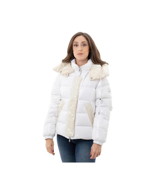 Add Winter Jackets in het White