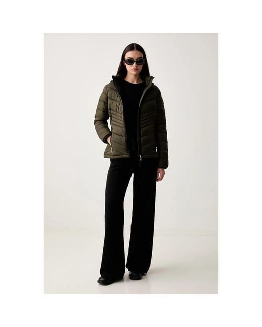 Winter Jackets di DKNY in Black