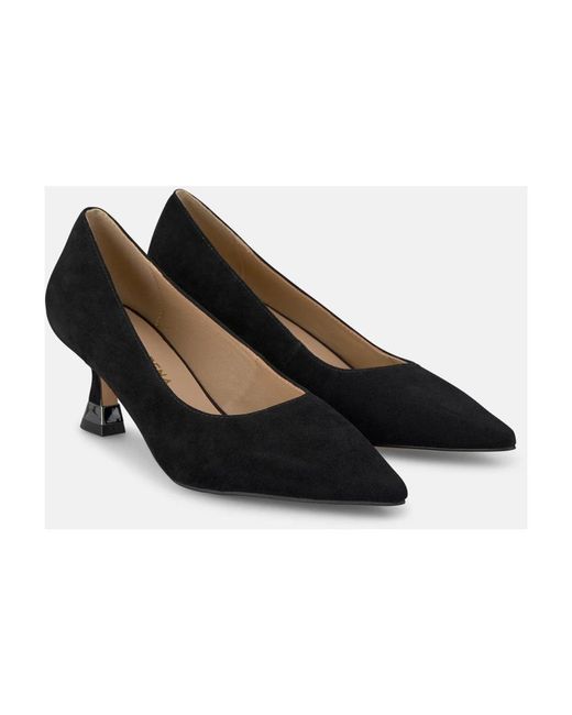 Alma En Pena. Black Pumps