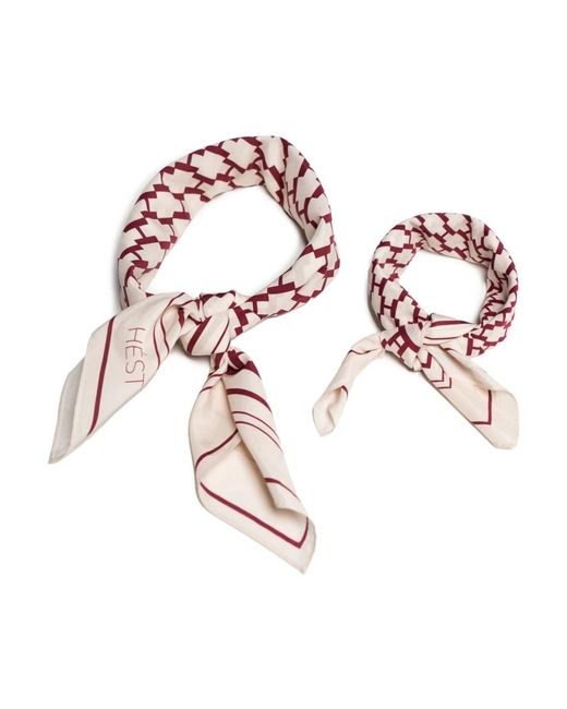 Hèst Red Scarves