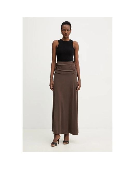 Maxi Skirts Guess de color Brown