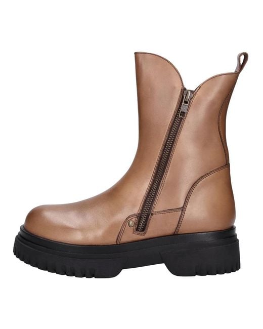 Emanuélle Vee Brown Ankle Boots