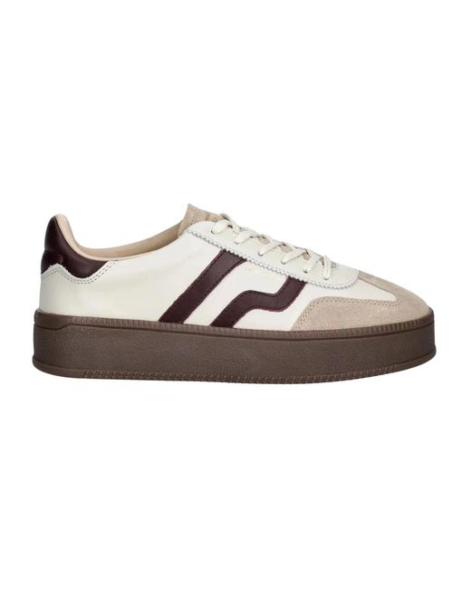 Sneakers di Gant in Brown