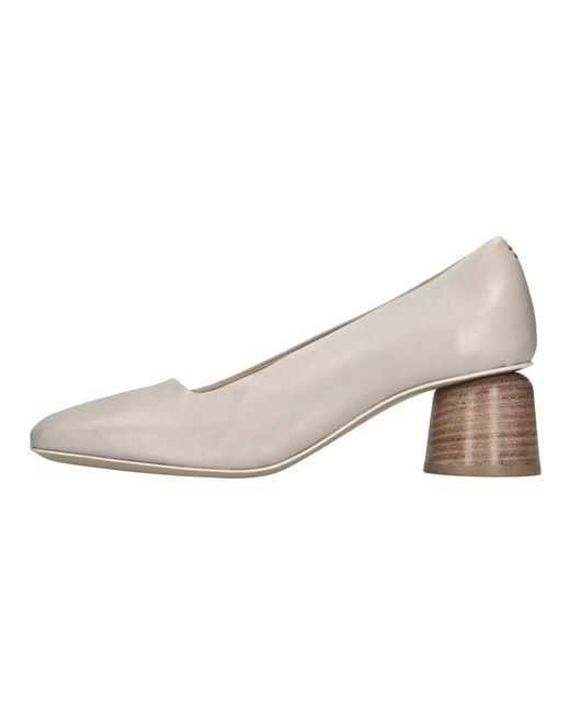 Halmanera White Pumps