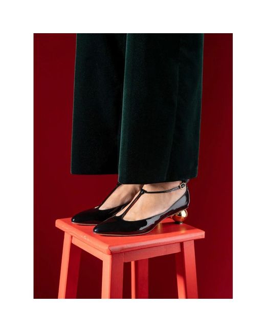 Ferragamo Black Pumps