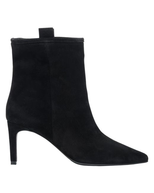 ESTRO Black Heeled Boots