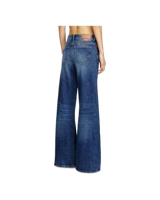 DIESEL 1978 D-Akemi Flare Jeans in het Blue