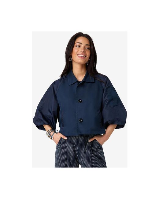 Ibana Jali Jas in het Blue