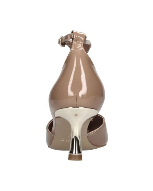 Pumps di Emanuélle Vee in Brown