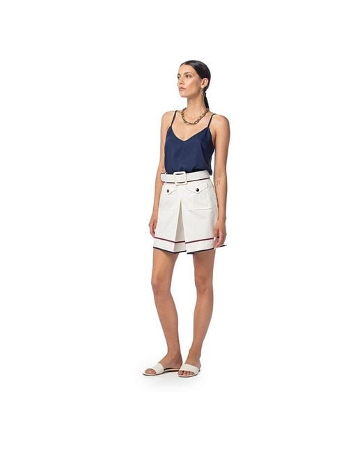 Short Shorts di MVP WARDROBE in White