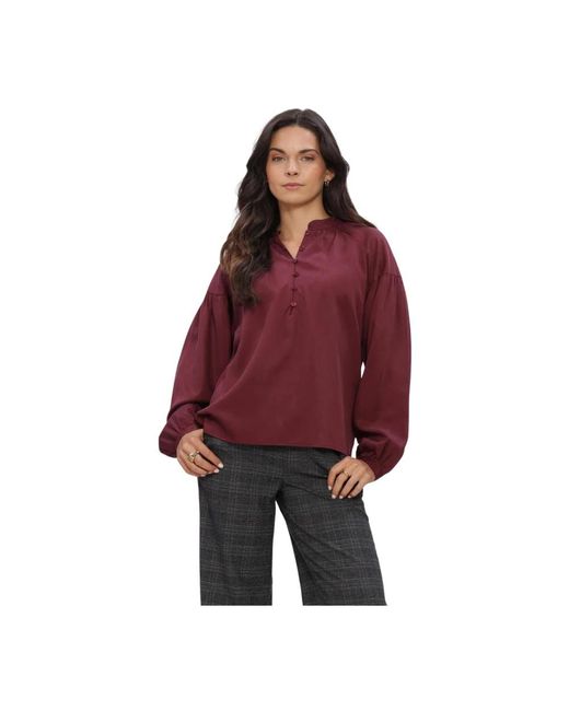 SELECTED Red Blusen
