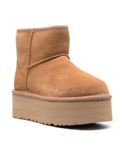 Ugg Kameel Suède Platformlaars Met Overlocksteek in het Brown
