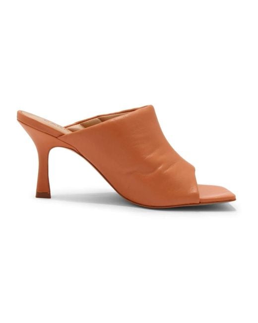 Heeled Mules di Carrano in Brown