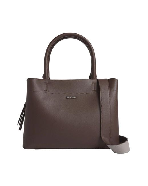 Handbags di Calvin Klein in Brown