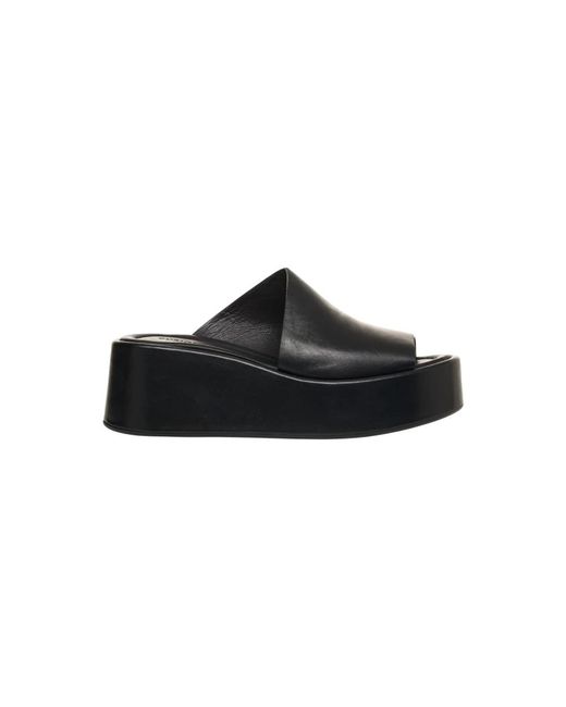 CURIOSITÉ Wedges in het Black