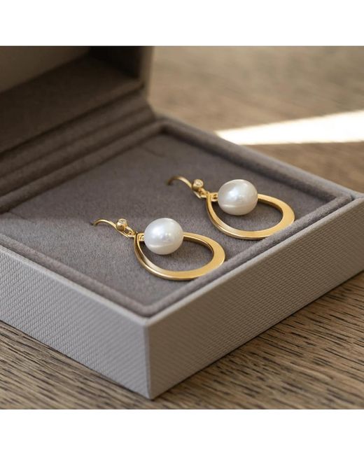 Julie Sandlau Metallic Perlen Tropfen Ohrringe