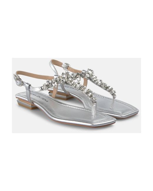 Alma En Pena. White Flat Sandals