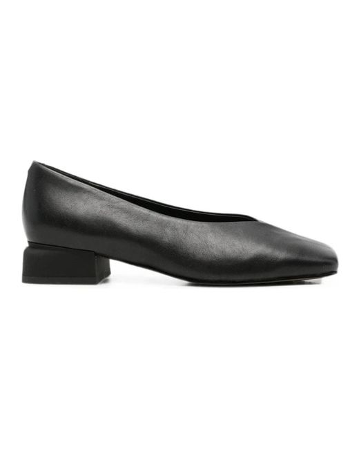Linda Baumann Black Pumps