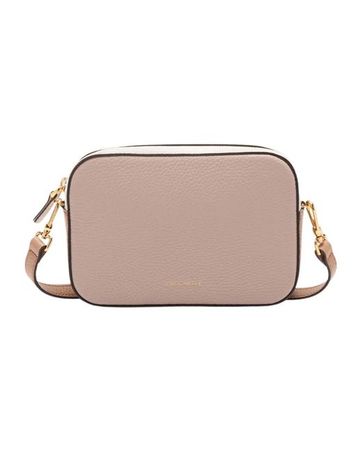 Cross Body Bags di Coccinelle in Pink