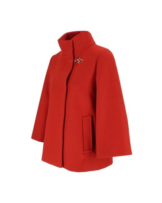 Capes Fay de color Red