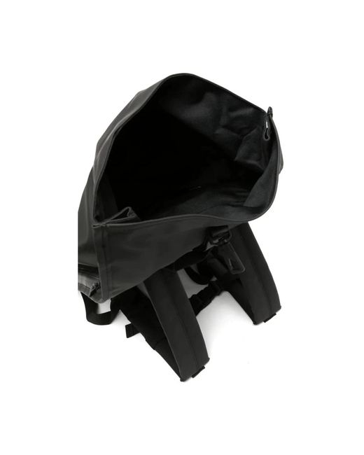 Zaino con patta e chiusura a fibbia di Rains in Black da Uomo