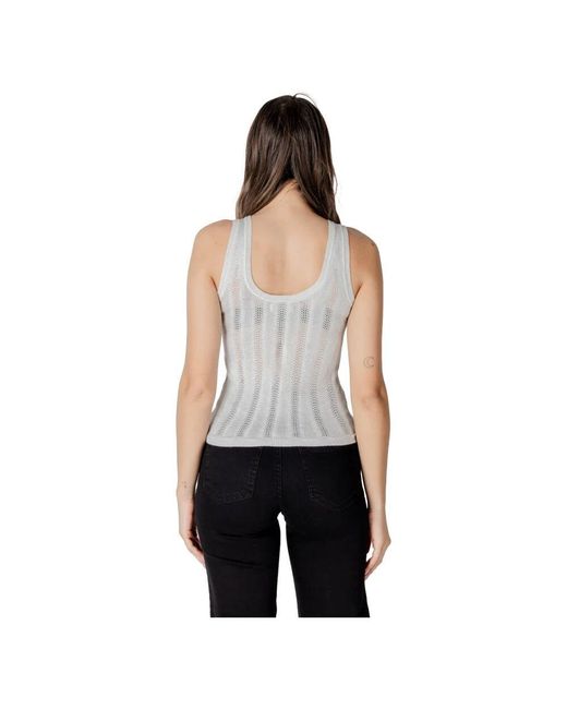 Sleeveless Tops di Jacqueline De Yong in Black